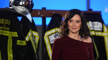 La presidenta asegura que la Comunidad de Madrid "conecta las tradiciones con las tendencias, sin sectarismo"