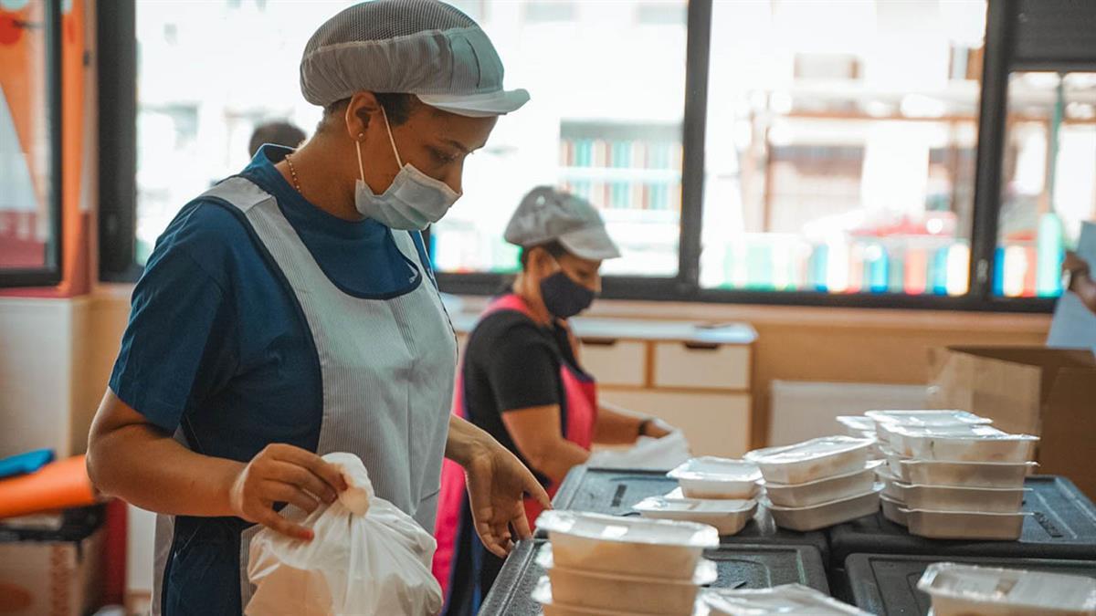 El menú se servía en línea fría y estaba diseñado y supervisado por profesionales en nutrición y dietética
