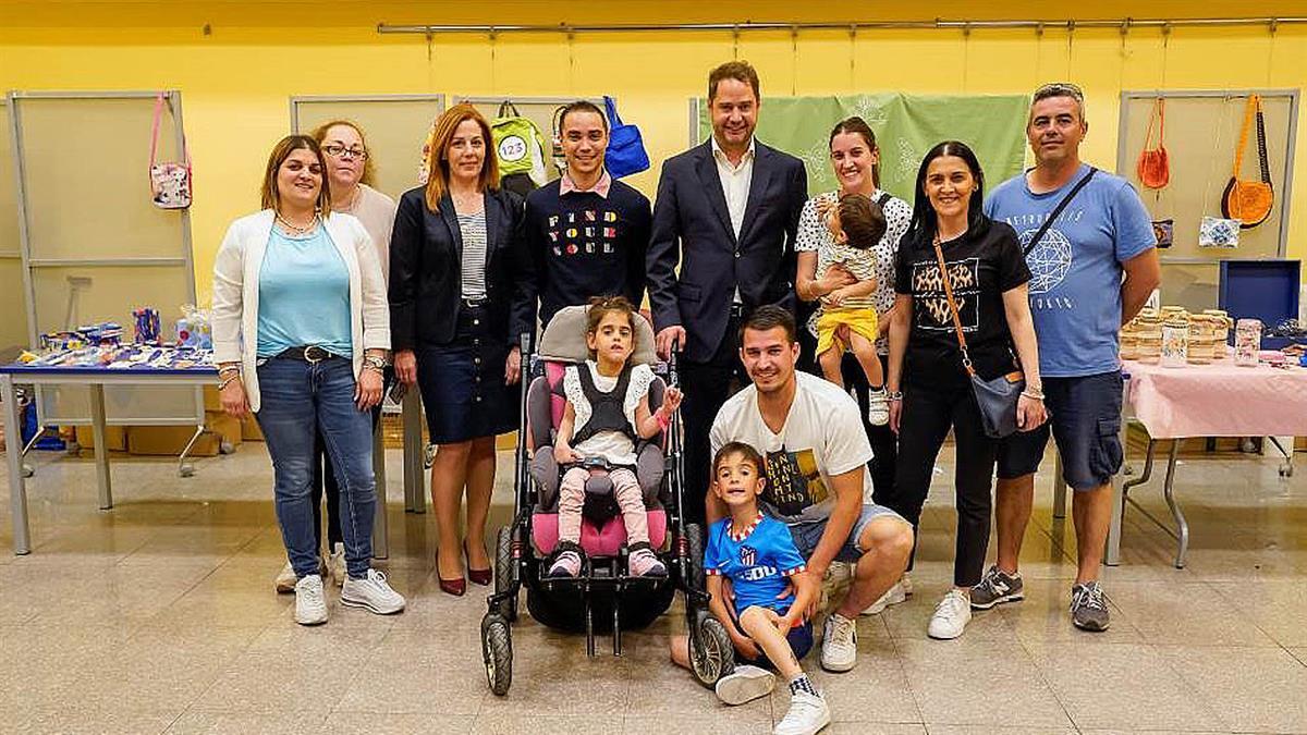 La Hermandad de la Veracruz y Nuestra Señora de la Soledad llevan a cabo esta iniciativa para costear el tratamiento de la menor