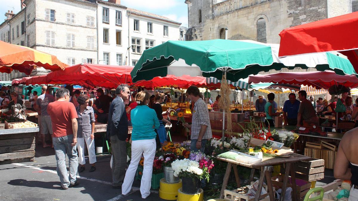 Las personas interesadas en participar deberán solicitar autorización previa, y ningún partido u organización política o religiosa será autorizado