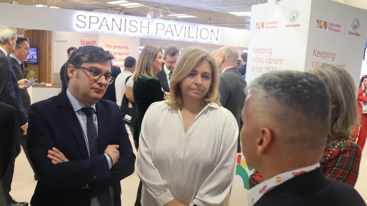La vicealcaldesa ha inaugurado el estand que el Ayuntamiento de Madrid tiene en la mayor feria internacional del sector inmobiliario, que se celebra en Cannes
