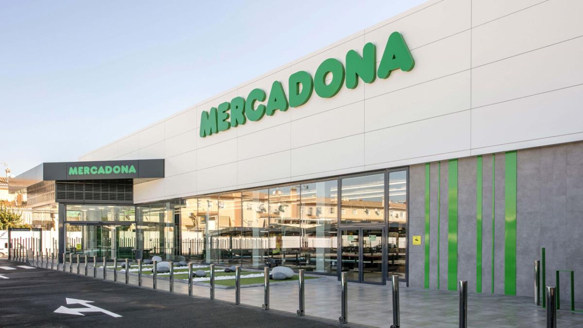 Las cadenas de supermercados aprovechan multitud de edificios con recorrido histórico para abrir nuevos locales