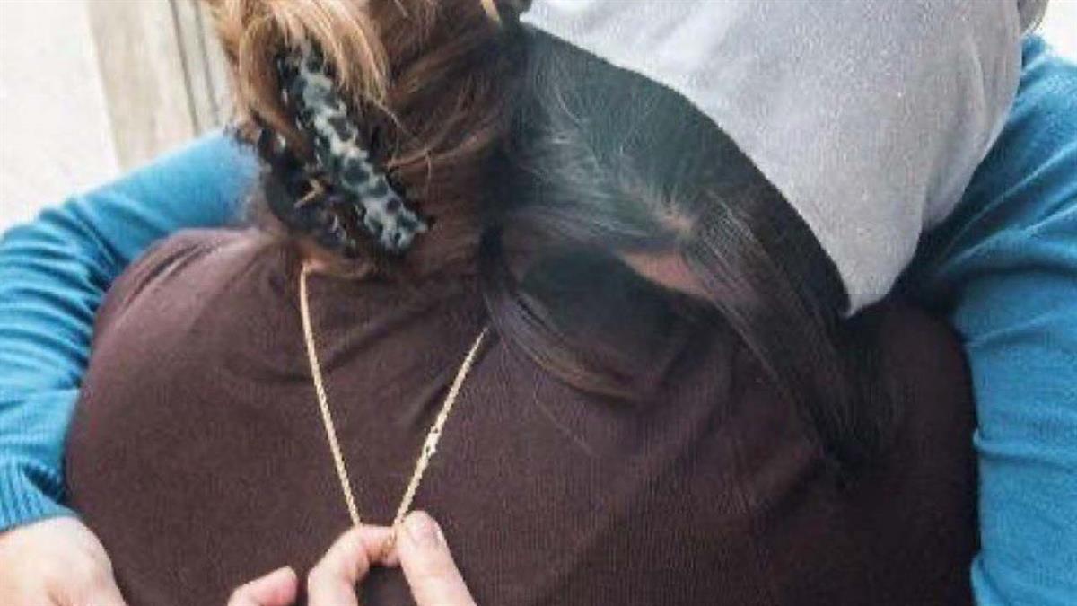 La policía aconseja siempre desconfiar de este tipo de muestras de afecto por parte de desconocidos