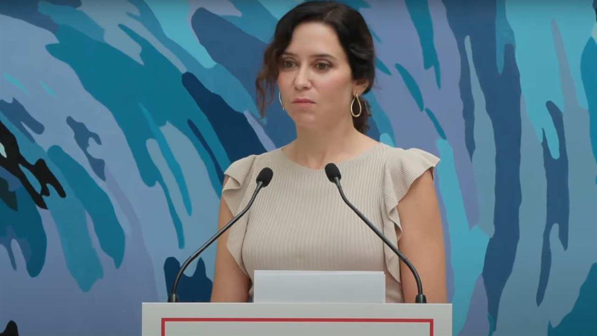 Ayuso carga contra la misión de “paz” de la embarcación por la presencia de dos etarras