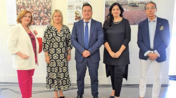 El alcalde lo ha anunciado durante la inauguración de la exposición “La voz de las manos blancas”