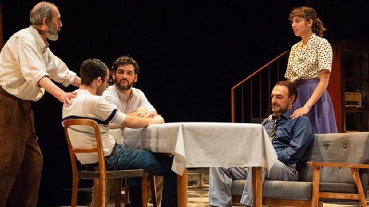 En la obra adaptada "Retorno al Hogar"