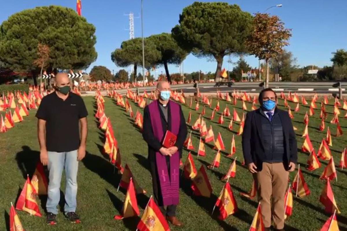 Voluntarios del municipio las han colocado en varios puntos este 12 de Octubre