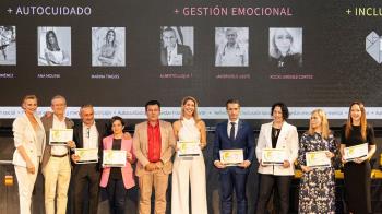 Miriam Gutiérrez es galardonada en los Premios Somos Fanes de la Salud y Bienestar