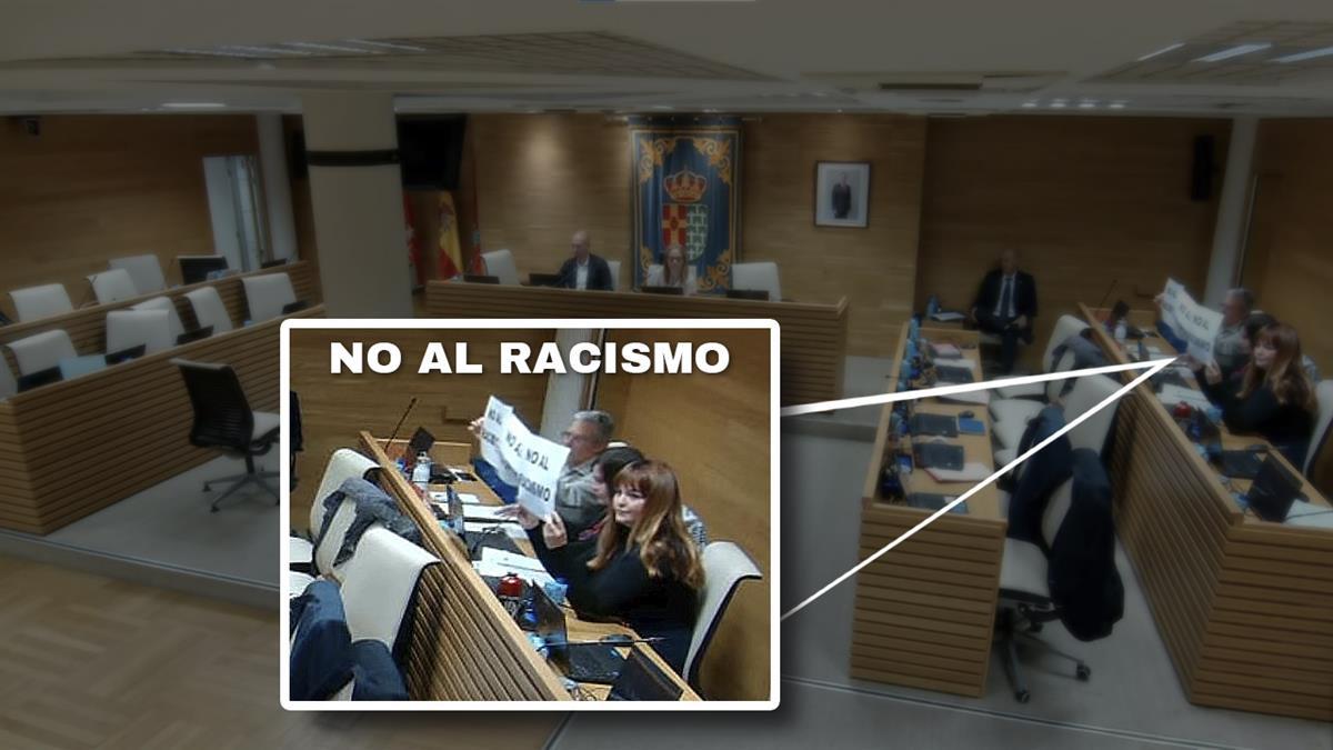 El grupo municipal ha sido el único en permanecer en la sala mientras VOX presentaba una moción contra la inmigración