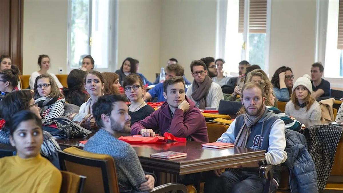 El Pleno, a pesar del voto en contra del PP, aprueba una moción pidiendo al Ejecutivo regional que retire su recurso contra la rebaja propuesta por el ministerio