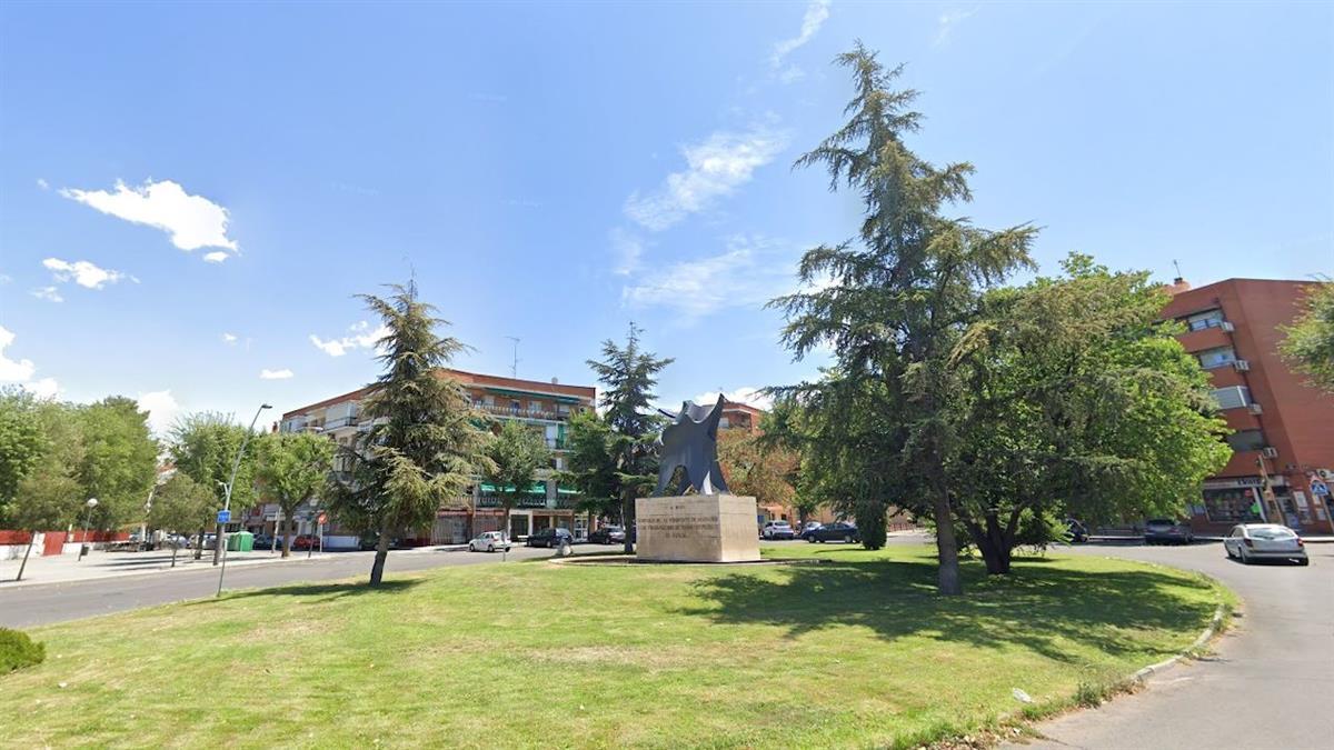 Los socialistas han denunciado la decisión del consistorio de tapar con tierra estas dos instalaciones en vez de acometer su mantenimiento y reparación