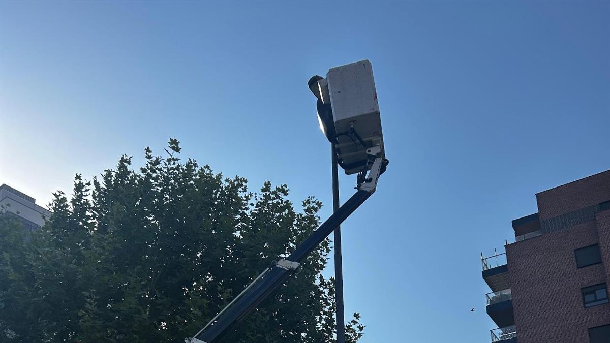 La última intervención se ha llevado a cabo en las calles Galicia y Chipre, donde se han sustituido las luminarias tradicionales por otras de tecnología LED