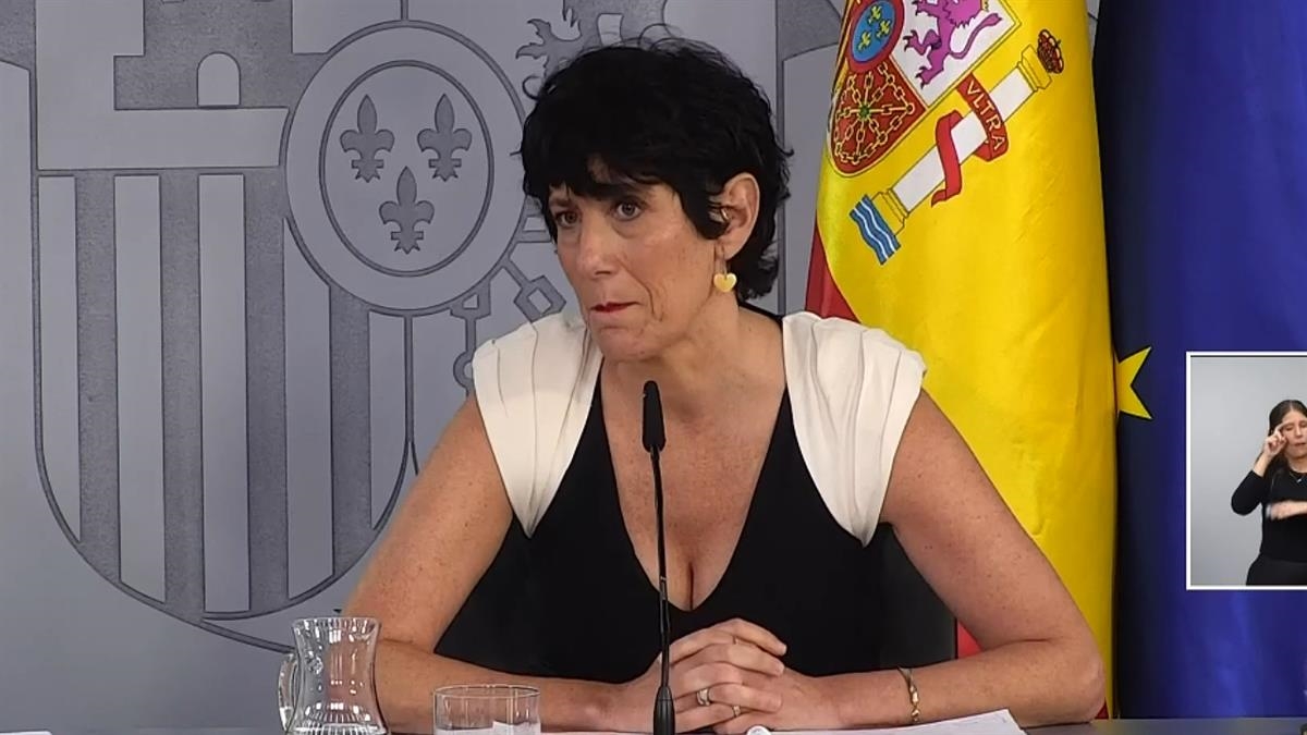 Elma Saiz evita pronunciarse sobre las declaraciones de Julio Martínez