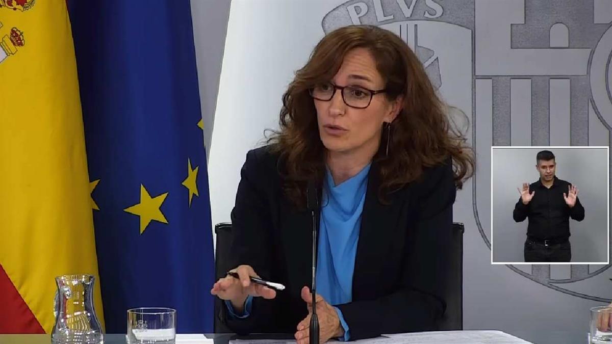 La ministra de Sanidad recuerda que el “pulso a las mujeres” del exministro de Justicia acabó mal