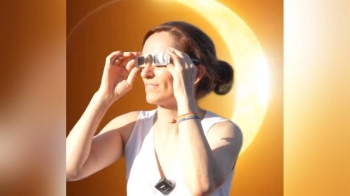 Mónica García alerta de que mirar directamente al Sol puede provocar lesiones oculares "graves e irreversibles"