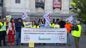 Ortega Smith y Reyes Maroto se han sumado a la concentración frente a la puerta del Ayuntamiento de Madrid