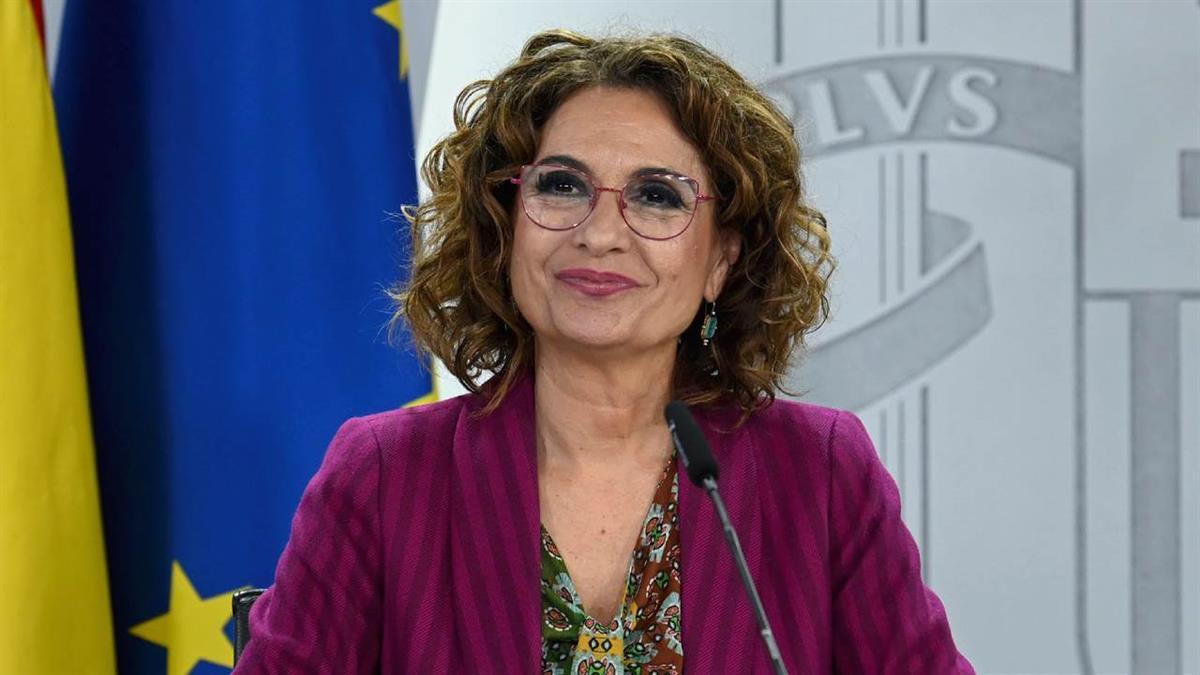 María Jesús Montero critica sus posicionamientos en materia de inmigración