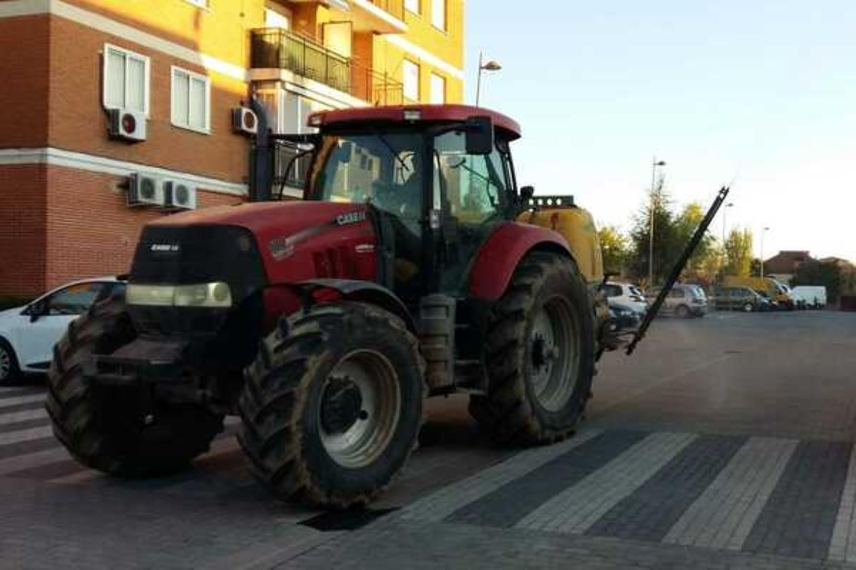 El consistorio vuelve a desinfectar las calles y recomienda a la vecindad pautas de limpieza en casa