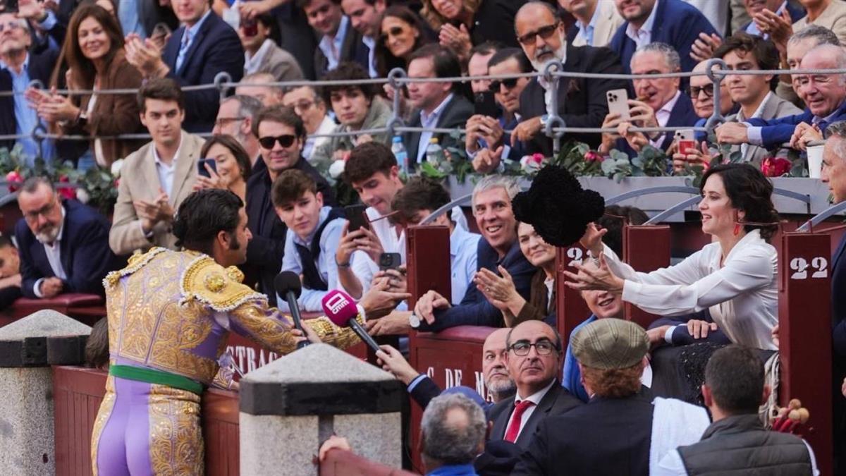 Morante de la Puebla se retira de los ruedos brindando sus últimos toros a Ayuso y Abascal