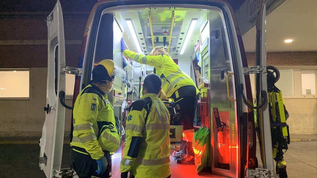 Muere un motorista tras colisionar con una farola 