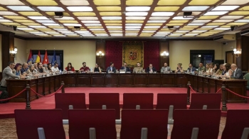 El Ayuntamiento destinará fondos a obras, seguridad, servicios públicos y ayudas educativas, manteniendo la deuda municipal en cero euros