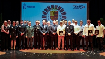 El acto institucional ha tenido lugar en la Plaza de la Cultura y en el teatro del Centro Cultural Villa