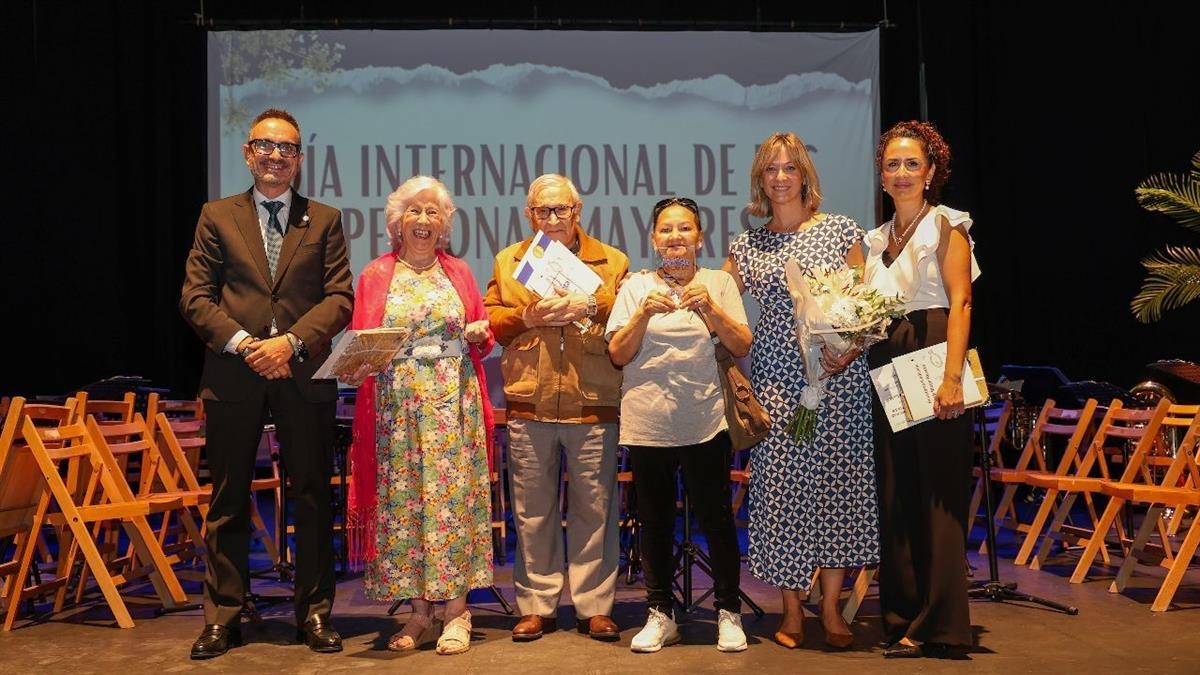 El acto por el Día Internacional de las Personas Mayores incluyó los premios del certamen "Mi mejor receta"