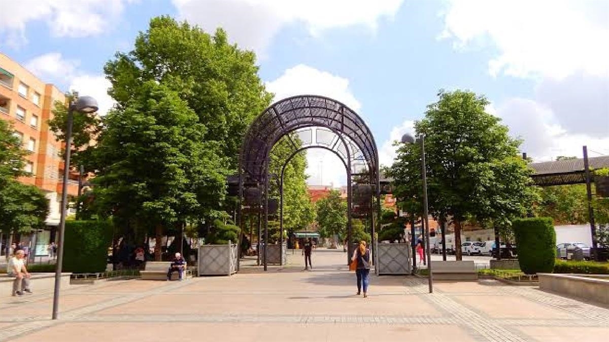 El Ayuntamiento impulsa el comercio local con la campaña Comercios Mágicos, en la Plaza del Pradillo
