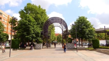 El Ayuntamiento impulsa el comercio local con la campaña Comercios Mágicos, en la Plaza del Pradillo
