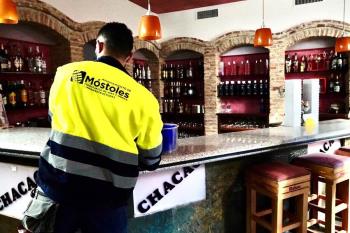 Un centenar de locales de Móstoles han sido desinfectados en la última semana con este servicio gratuito