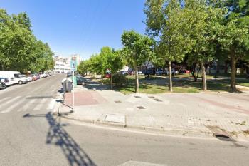 La falta de mantenimiento y la existencia de una infravivienda generan riesgos para la salud de los vecinos