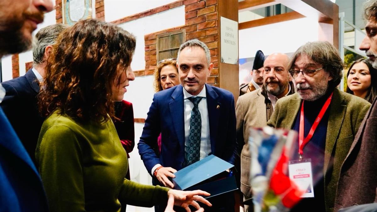 El alcalde de la localidad recibió a la presidenta de la Comunidad de Madrid, Isabel Díaz Ayuso