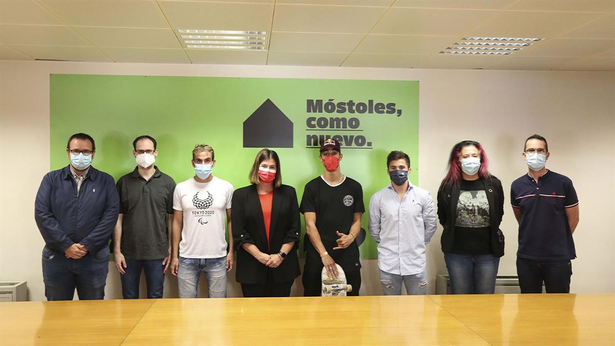 Estuvo acompañada por varios representantes políticos de la ciudad