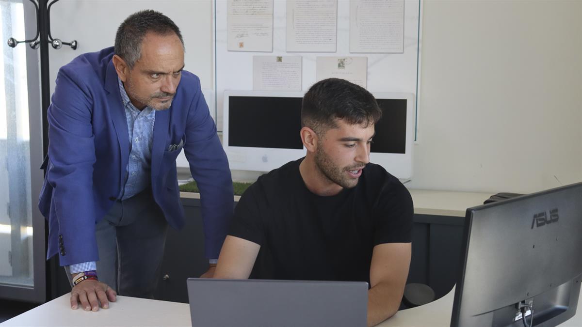 El regidor ha visitado el Vivero de Empresas de la ciudad