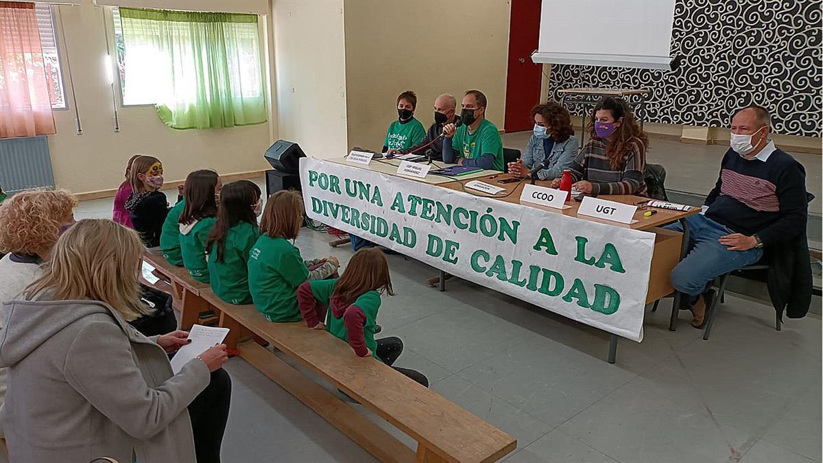 Alumnos susceptibles de presentar necesidades especiales llevan esperando 2 años debido a la insuficiencia de profesionales 