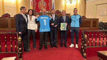 El conjunto le entregó una medalla conmemorativa de la Copa del Rey FS 