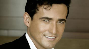 El artista fue ingresado hace unos días al entrar en coma inducido por el covid