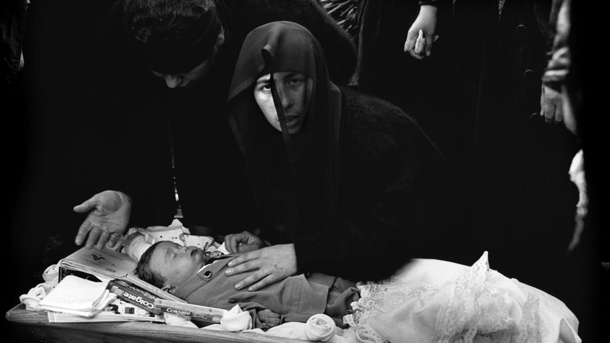 “50 fotografías con Historia” reúne instantáneas de reconocidos artistas