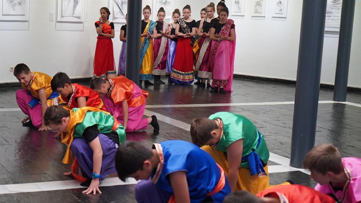 Estudiantes de diez centros educativos representarán doce montajes