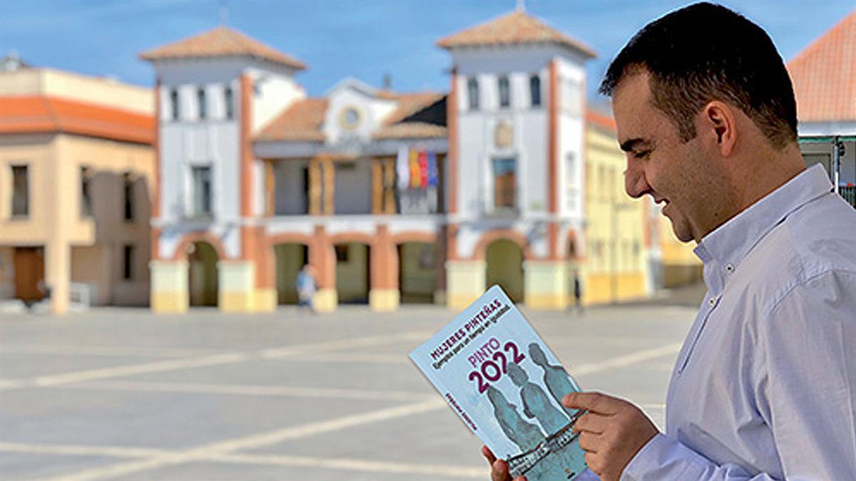 El investigador de la historia local, Mario Coronas, presenta 'Mujeres pinteñas en la historia I'