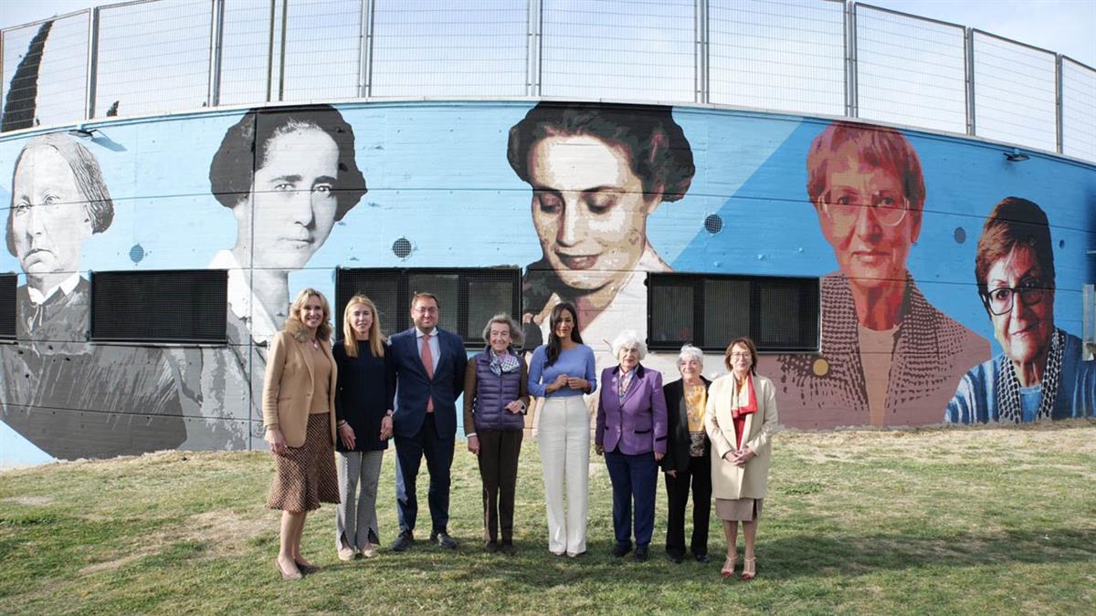 Retratos que rinden homenaje a diez juristas españolas