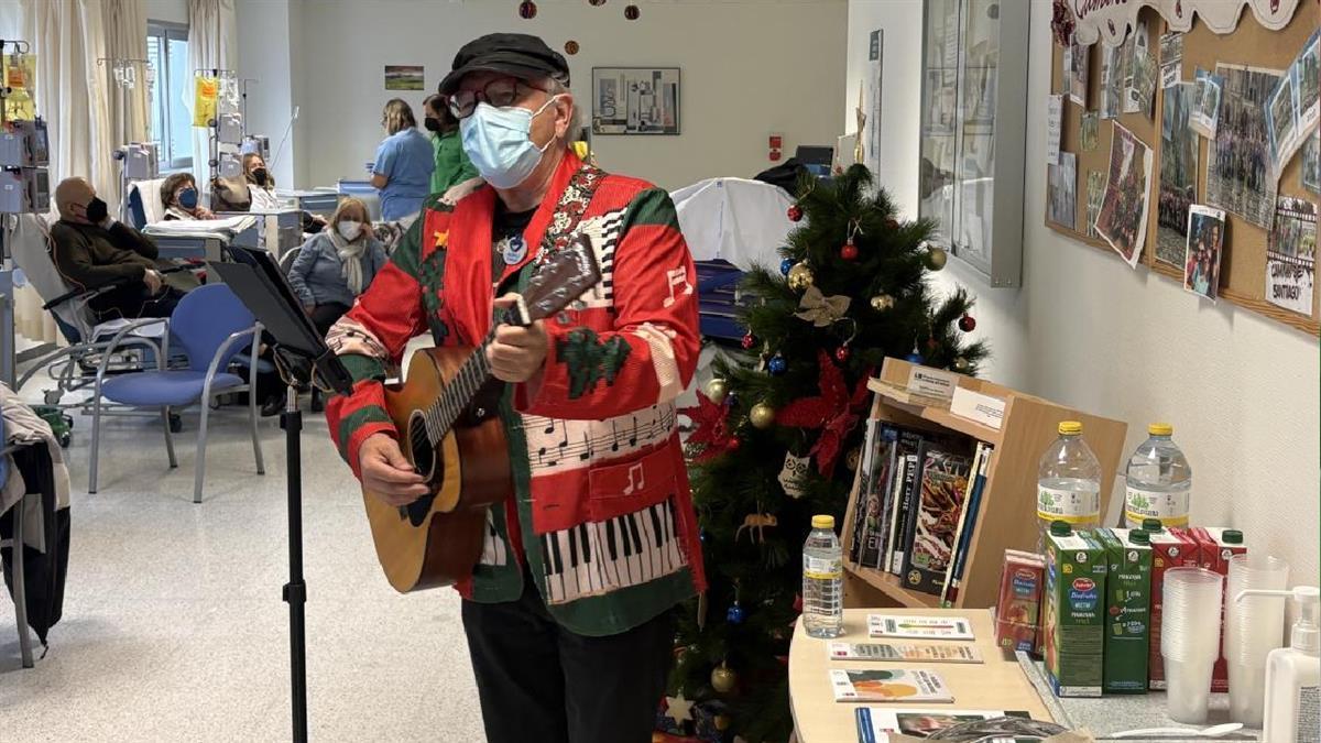 Voluntarios de "Música por la Salud" actuaron en diálisis y hospital de día