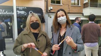 La candidata del PP en las Listas de Isabel Díaz Ayuso acude a Villaviciosa de Odón para hablar con sus vecinos