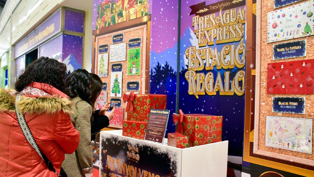 La Navidad se envuelve en inclusión: los niños con TEA crean el papel de regalo de TresAguas