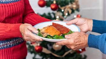 Se ofrece acompañamiento emocional y menús especiales para las fiestas navideñas a personas mayores o dependientes