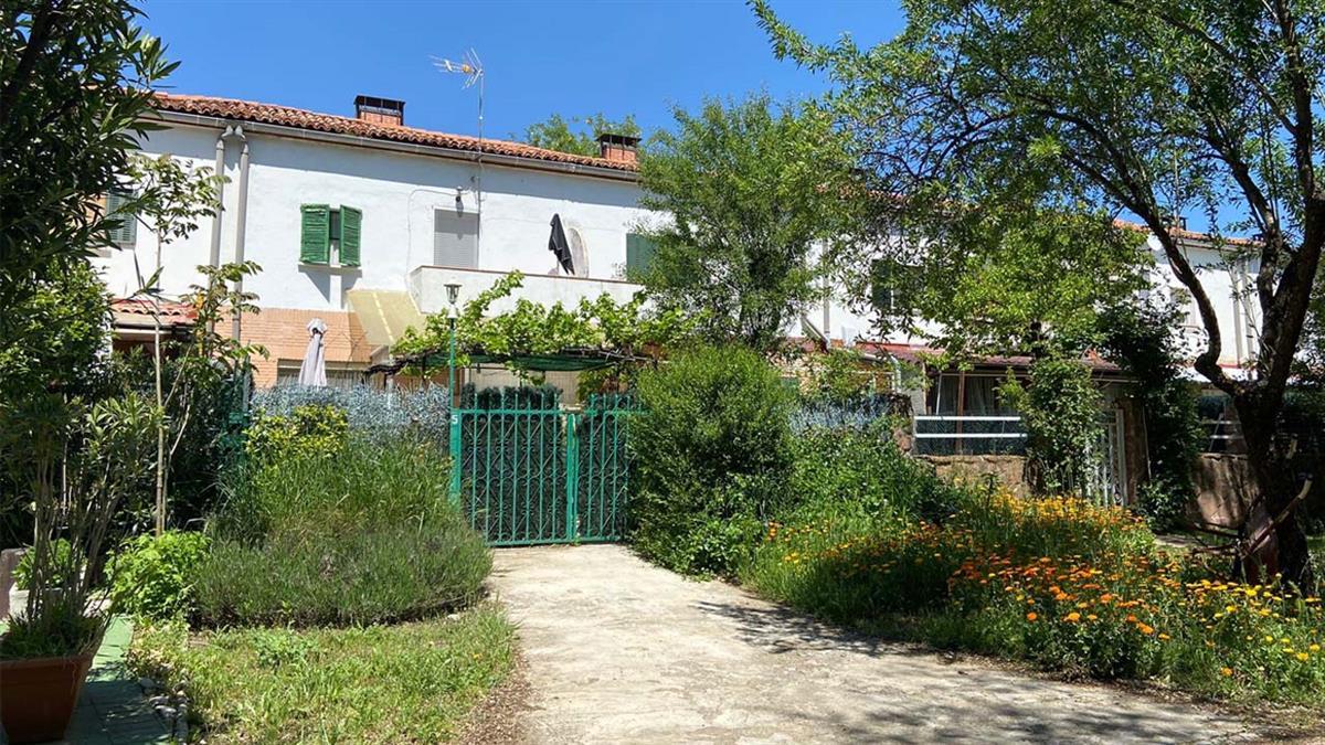 El alcalde manda un escrito pidiendo realizar las obras ante el "deterioro" en fachadas, cubiertas, aceras y viales