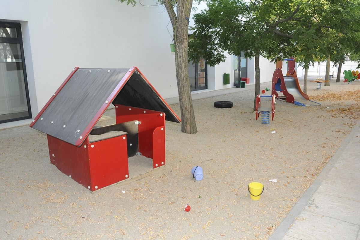 La alcaldesa lo considera "un nuevo ataque de la derecha" y una medida "injustificable"