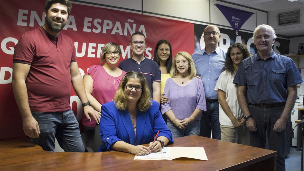La alcaldesa firmó en la Agrupación del PSOE la documentación para ser reelegida