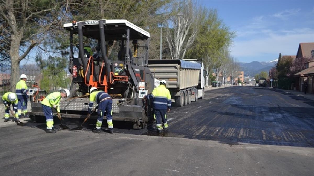 El Ayuntamiento completará los actuales planes de aceras y asfalto con dos nuevas actuaciones en 2026 
