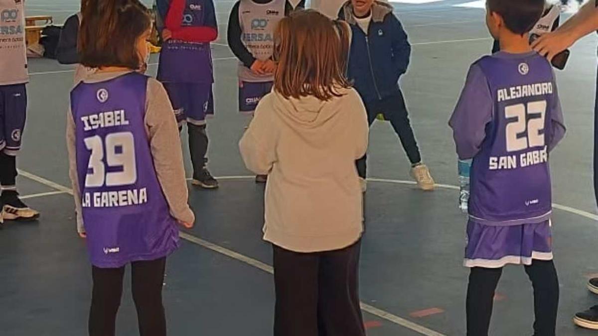 Los niños podrán invitar a un amigo a probar el baloncesto de forma gratuita 
